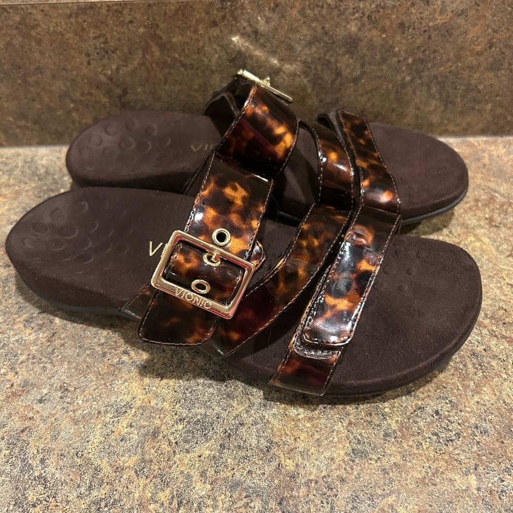 Women’s Vionic Sandals Size 6